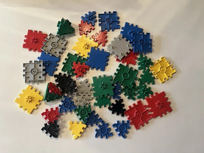 ZAKS Lot Of 50 Pieces Parts OHIO ART Lot Plastic Building Toy 1980s