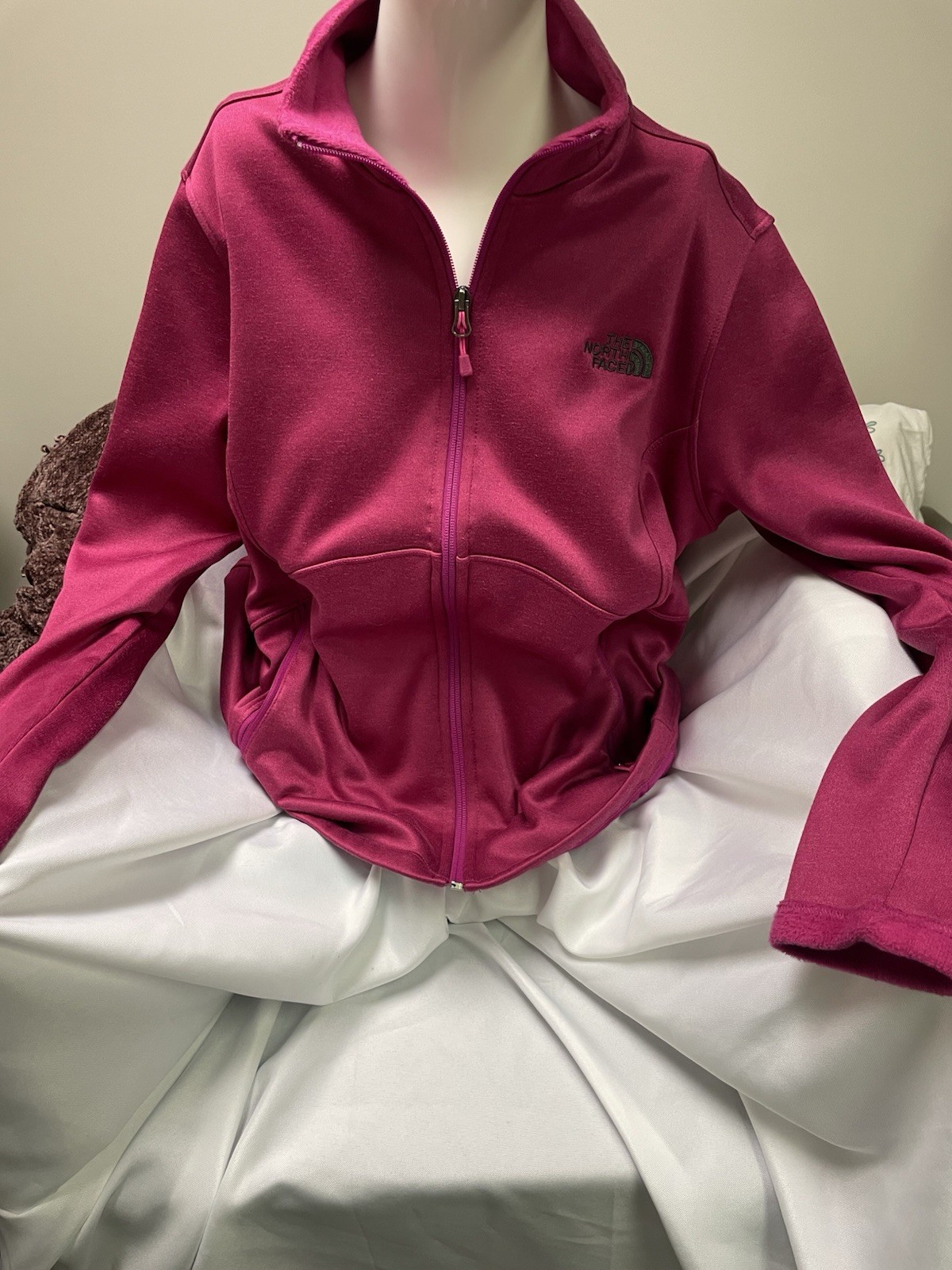 Women's North Face Full-Zip Fleece Jacket for Outdoor Adventures