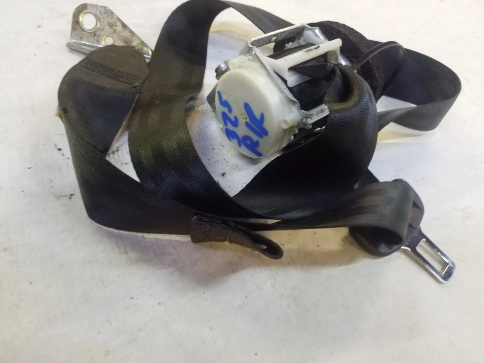 Retractor de cinturón de seguridad trasero derecho negro | Se adapta a Volkswagen Jetta 2011-2018 Foto 4 de 4