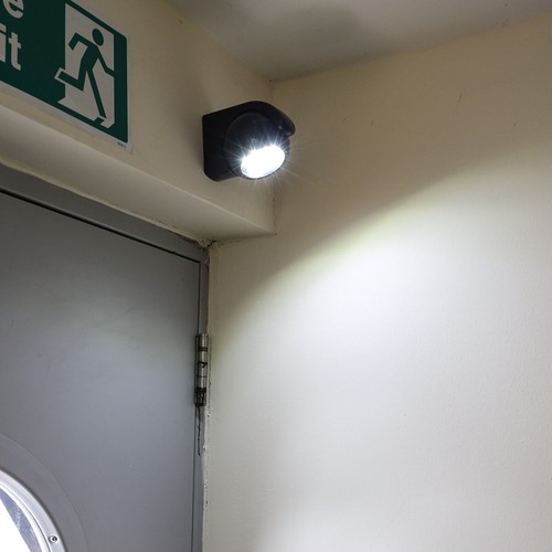360° PIR Motion Sensor LED Outdoor Security Garden House Welcome Light Battery - Picture 17 of 27