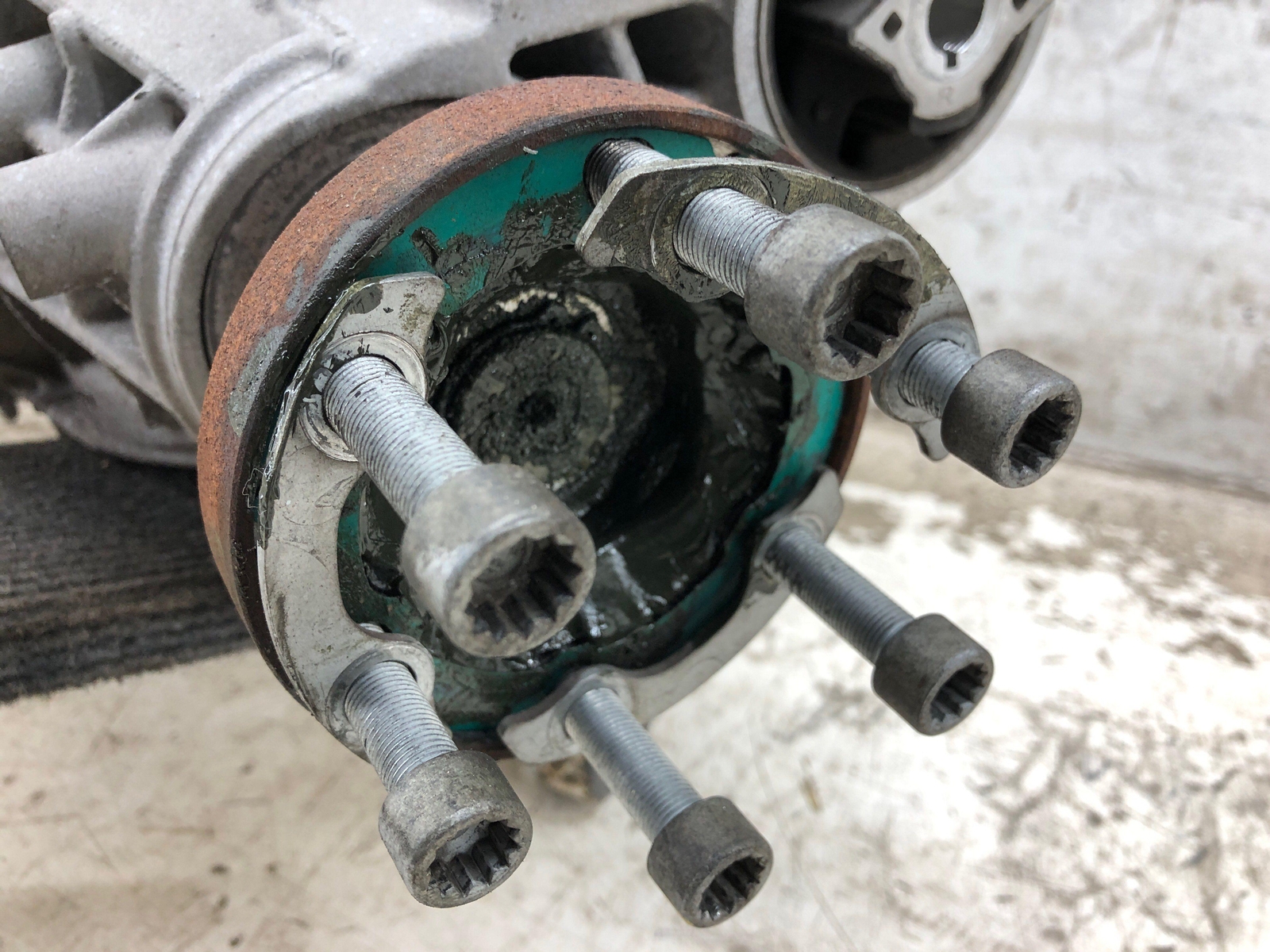 2016-2020 BENTLEY BENTAYGA 6.0L W12 REAR DIFFERENTIAL AXLE CARRIER 0DG500043 OEM