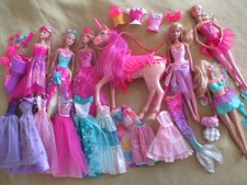 Barbiepuppen, Einhorn, zusätzliche Kleider