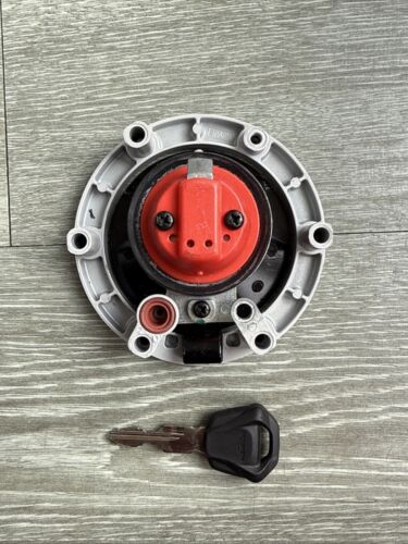 TRIUMPH STREET TRIPLE 765 Petrol Cap with Key, Lock, Tank Cap - Picture 4 of 4