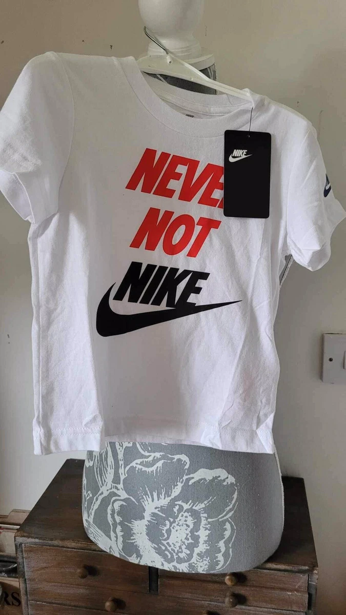Boys white nike shirt shop