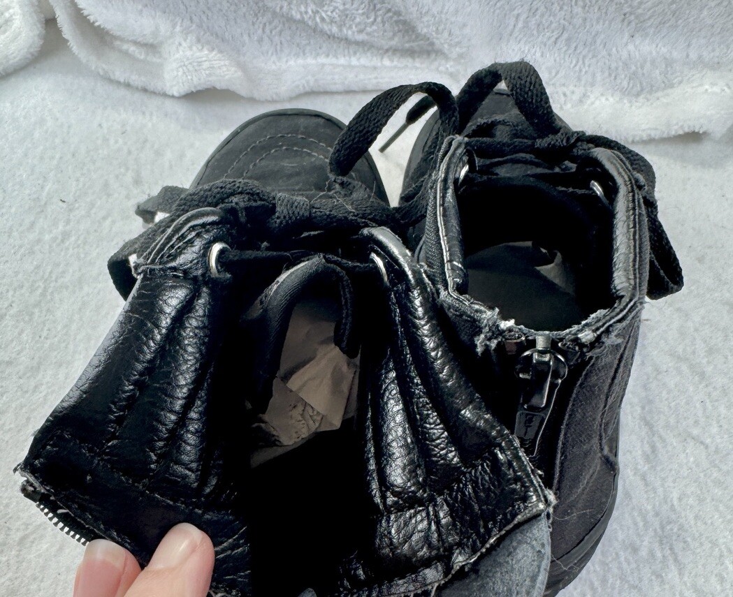 Vans Sk8 Hi Zip Shoes Kids Size 13.5 Sneakers Triple Black Youth Skater Hi-Top thumbnail 13