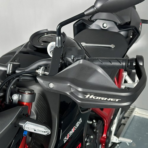 Protectores de manos para manillar Honda CB750 Hornet 750 2023-2025 - Imagen 9 de 11
