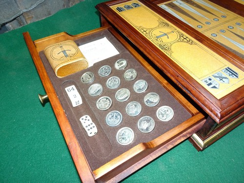 1988 FRANKLIN MINT COLLECTOR'S BACKGAMMON BOARD GAME SET – EXCALIBUR / CAMELOT - Picture 2 of 24