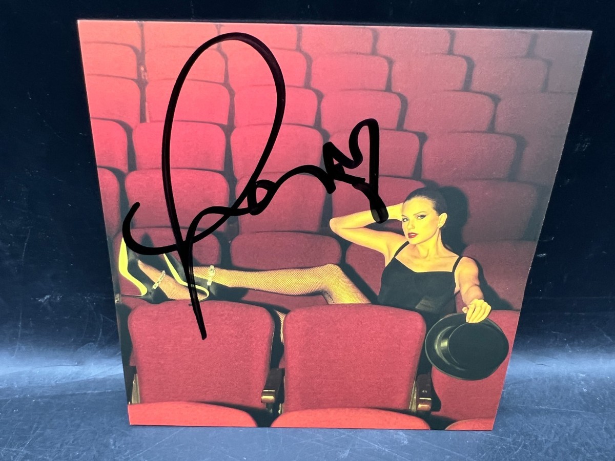 RARE INFINITY HEART Taylor Swift Signed The Life of a Showgirl CD