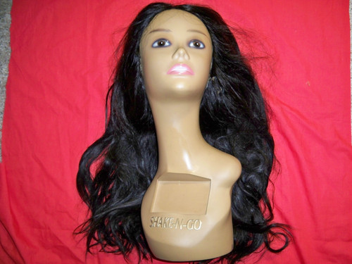 SHAKE-N-GO COSMETOLOGY MANNEQUIN - FEMALE MANNEQUIN HEAD - NICE !!