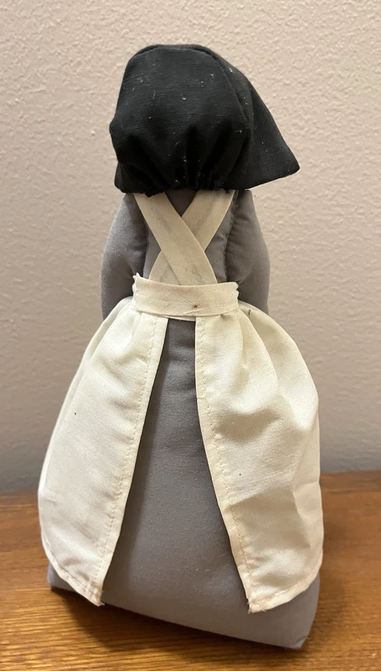 Muñeca Amish Acción de Gracias 9" Cabeza de Madera Sin Rostro con Caja de Manzanas; Fondo Pesado Foto 3 de 4