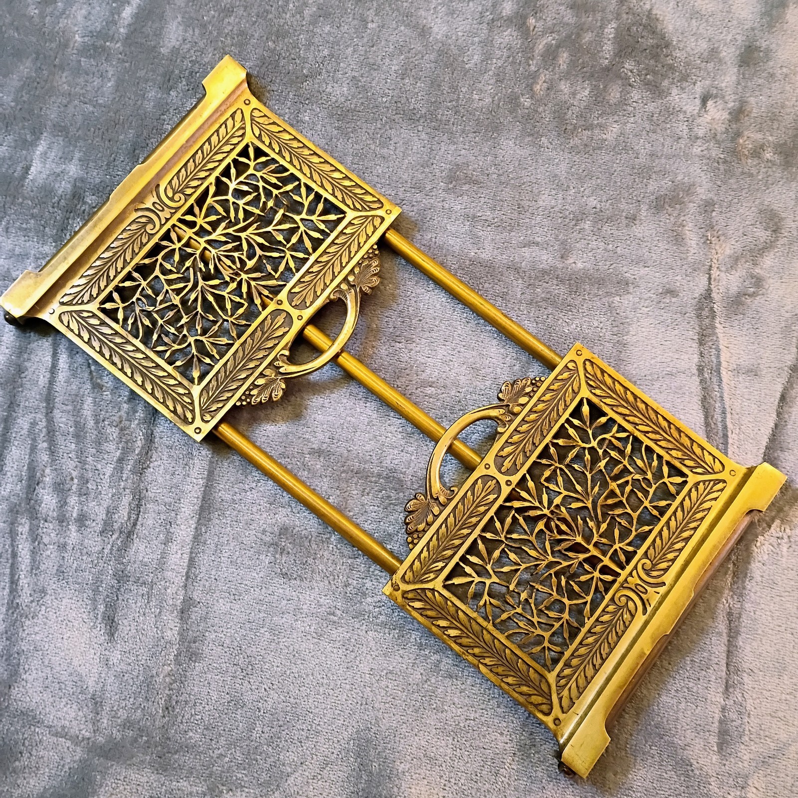 Bradley & Hubbard Antique “Frogskin” Leaves Expandable Brass Book Rack 12-22 In.