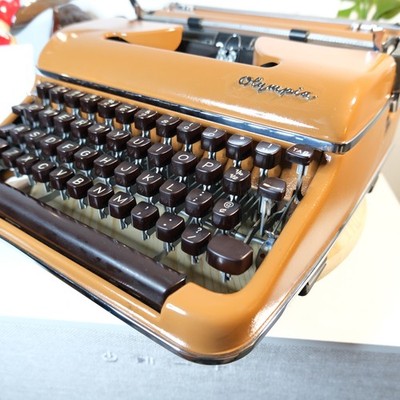 Rare Olympia SM3 Portable Typewriter Chocolate w Case EXC++ PICA 1957