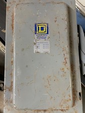 SQUARE D 100AMP FUSIBLE DISCONNECT 600V 3-PHASE WITH FUSES