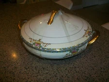 Meito China Round Covered Casserole Dish 