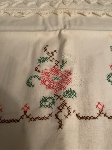 Vintage Kissenbezug Set handbestickt gehäkelt rot grün Blumen - Bild 2 von 6