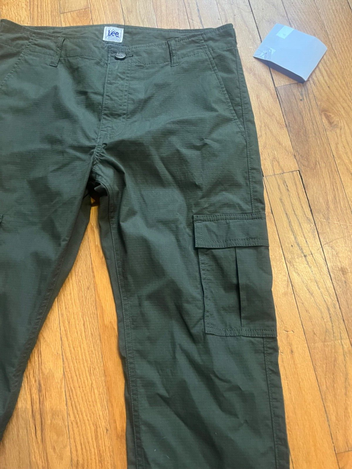 Lee Men's Denzel Cargo Pant Frontier Olive 32W x 32L (Sample from Lee