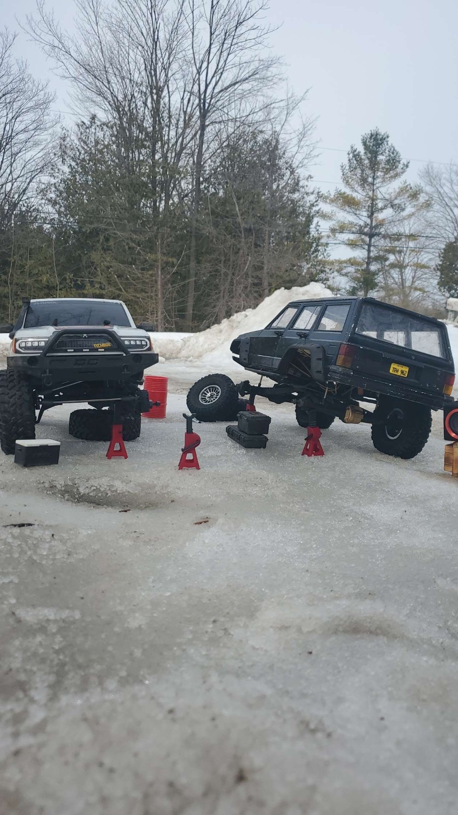 Set of 4 Red and Black RC Jack Stands for 1:10 Scale Model Vehicles
