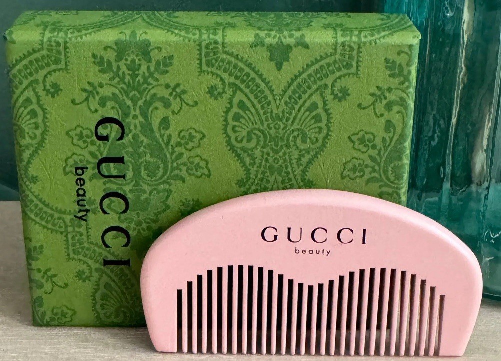 GUCCI Beauty Novelty Pink Comb AND Pouch Gift Set | eBay display picture 3