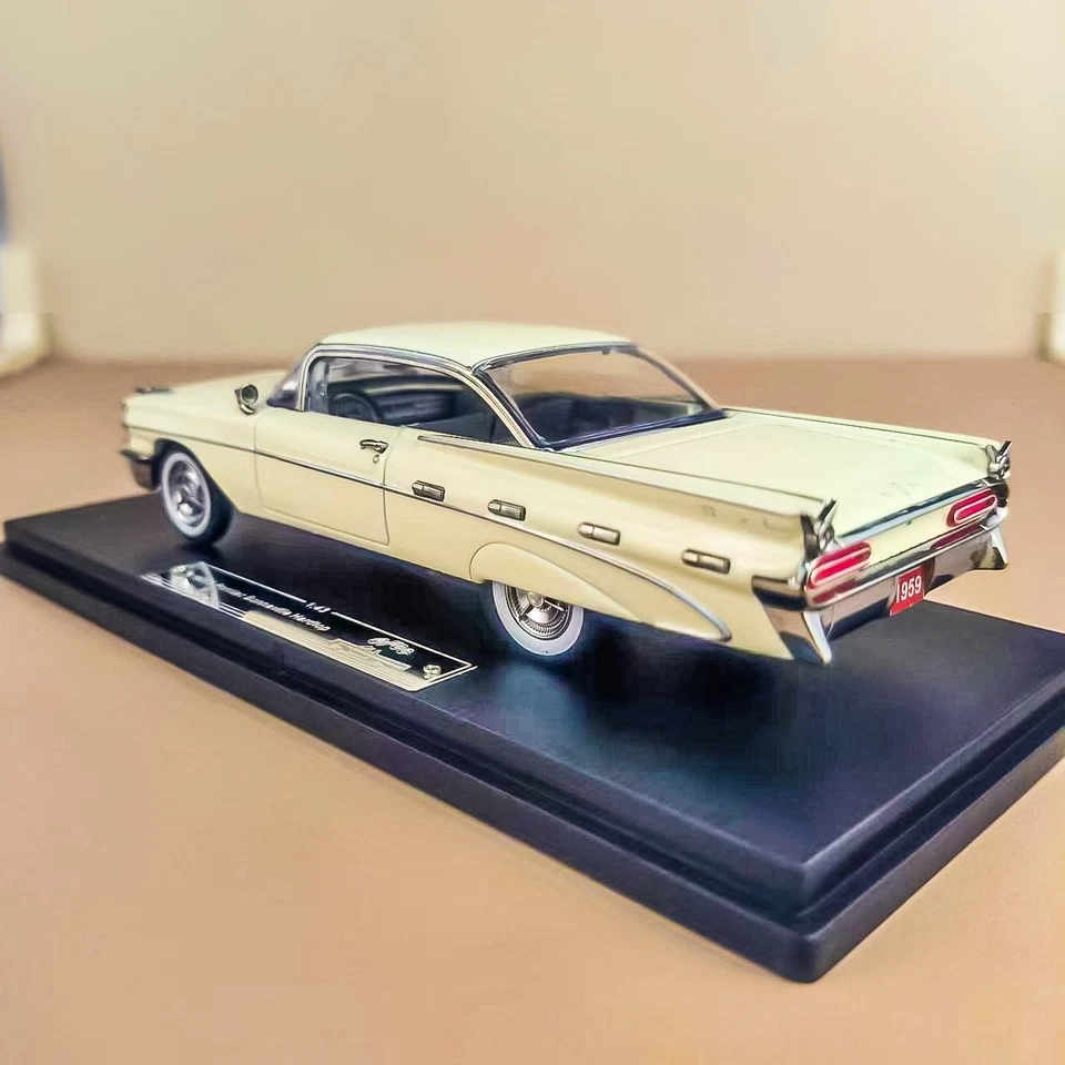 1/43 GFCC 1959 Pontiac Bonneville Hardtop White Diecast Model Car Collection - Image 4 of 4