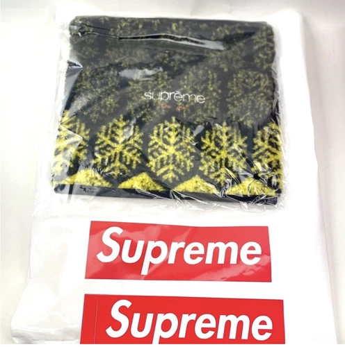 FLOCON DE NEIGE SUPRÊME NEW YORK. GUÊTRE JAUNE SHERPA COL POLAIRE LOGO BOÎTE FW18 