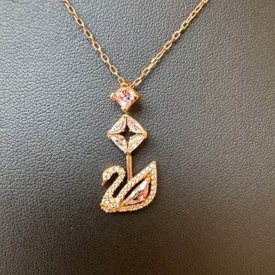 Swarovski Dazzling Swan necklace Swan, Pink, Rose gold-tone plated