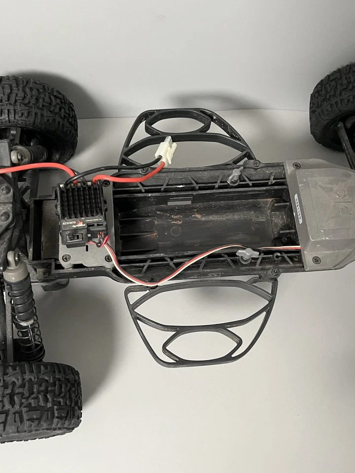 Chasis deslizante de rodillos para camión ECX Torment 1/10 2x2 - Buen motor - Sin carrocería ni control remoto Foto 3 de 4