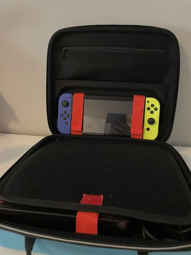 nintendo switch mit Super Mario Odyssey und eine Box zumitnehmen. - Bild 2 von 12