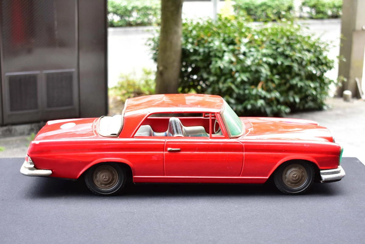 Ichiko Mercedes-Benz 300 SE Red Friction Tin Car 60 cm Retro RARE