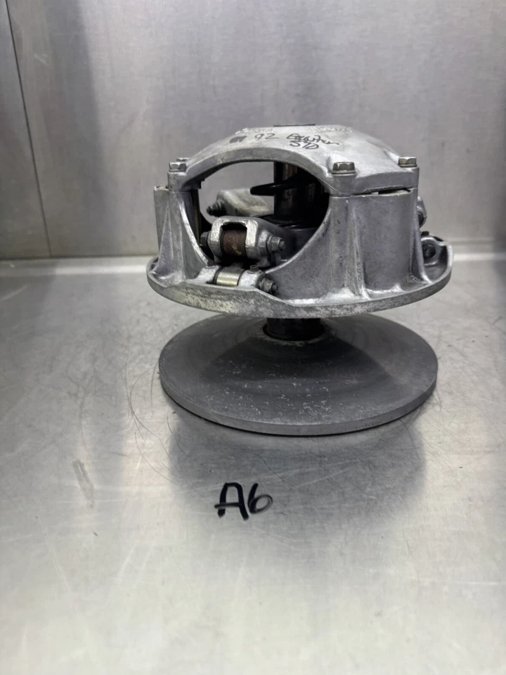 OEM 1993 93 92 94 95 piezas Yamaha Exciter II 570 SX embrague de transmisión de polea primaria Foto 2 de 4