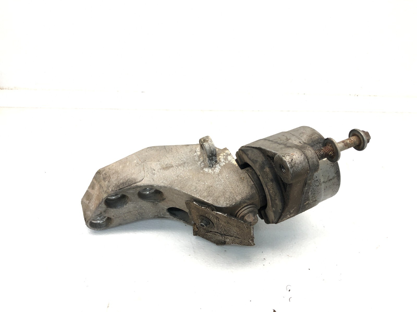 2014-2024 MASERATI GHIBLI S 3.0L RIGHT PASSENGER FRONT ENGINE MOUNT BRACKET OEM