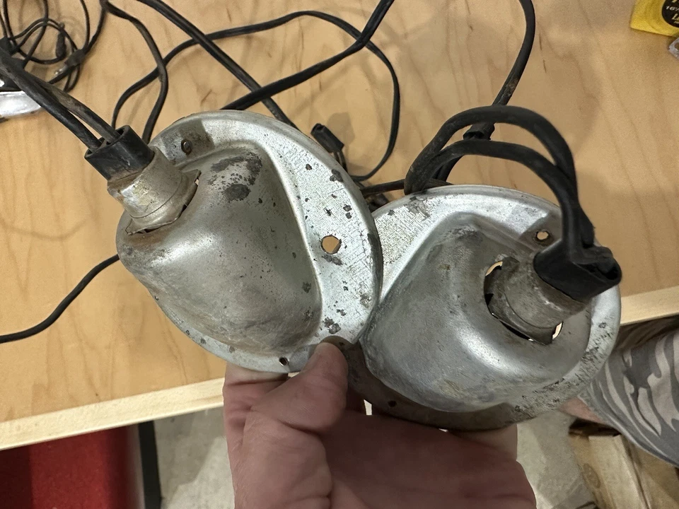 Enchufes de lámpara de luz domo Plymouth Barracuda 1966 1965 1964 MoPar 64 65 66 Cuda Foto 2 de 4