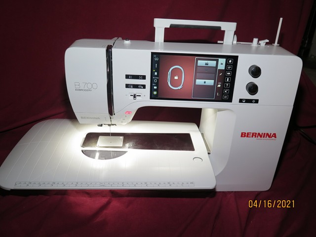 Вышивальная машина bernina b700