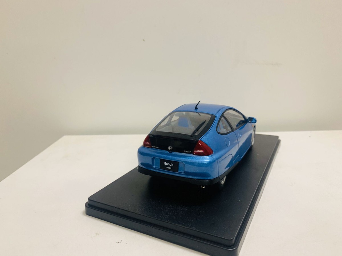 Honda Insight 1999 Blue 2 Open Door 1:24 Scale Die-Cast Model Car