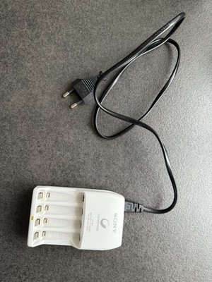 Sony BCG-34HHLD Akkusladegerät für AA AAA Akkus