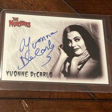 2005 Rittenhouse The Munsters Yvonne De Carlo...