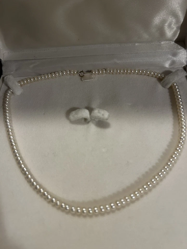 10K  Gram 16" Solid Yellow Gold 5.5mm White Pearl Strand Necklace - Image 2 of 3