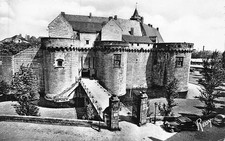 Niort - Le donjon, côté de l'entrée