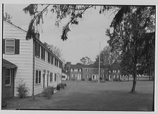 Photo:Stanworth Houses, Princeton, New Jersey. View to flagpole