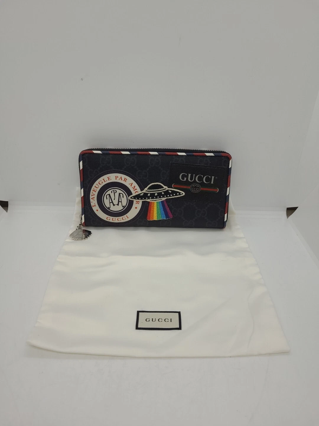 Portefeuille Gucci Night Courrier zippé GG Supreme UFO neuf