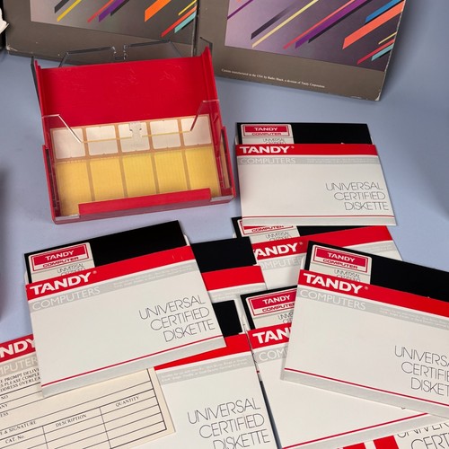 VINTAGE RADIO SHACK TRS80 TANDY ORDINATEUR COULEUR LOGICIELS DISQUES PROGRAMMES ÉTUIS - Photo 2/14