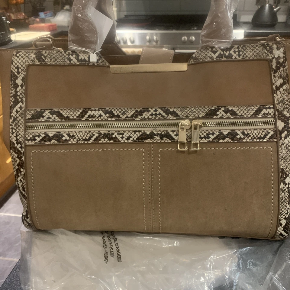 BRAND New Women’s Faux Leather Tote Bag New Look - Image 2 of 4