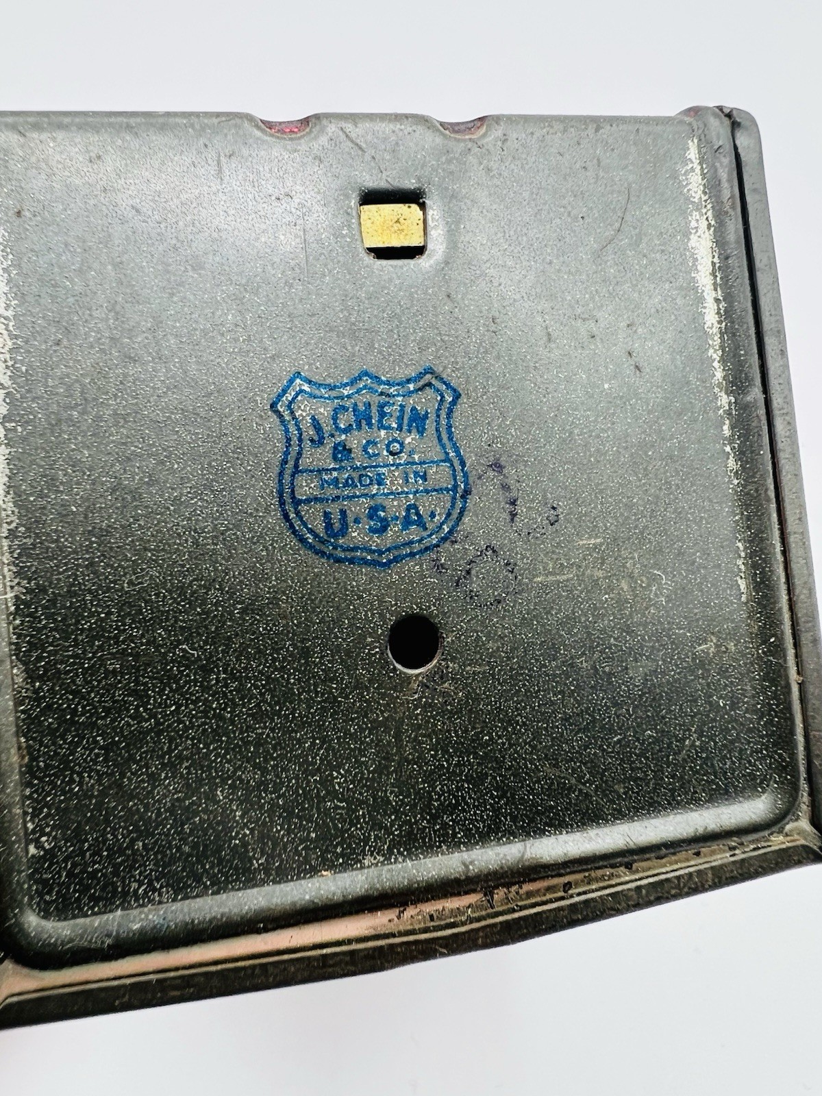 как выглядит Vintage J.Chein Co. Tin Litho Dime Register Bank, Registers Ten Dollars фото