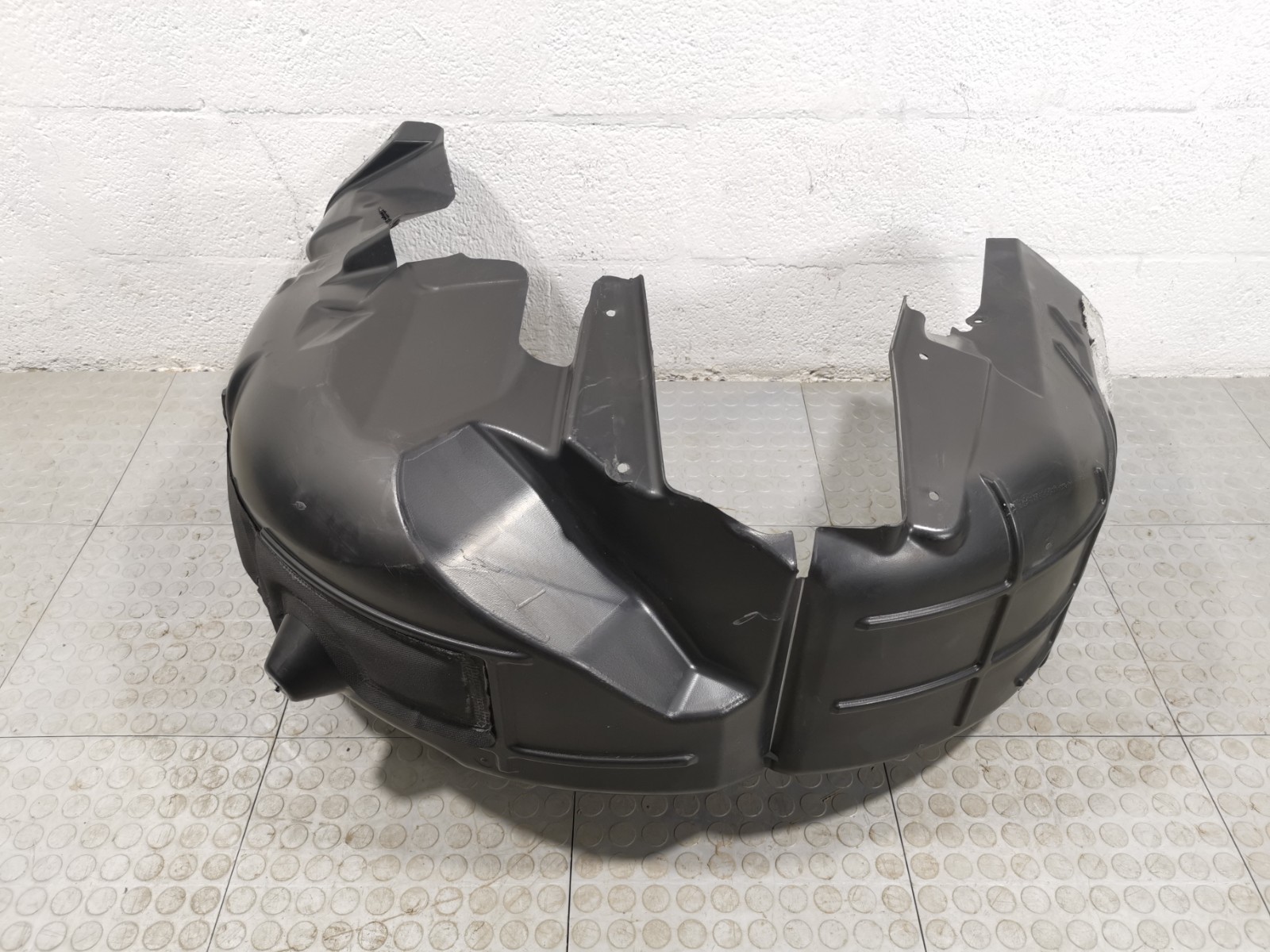 Maserati Levante 3.0L AWD 2017 Rear Left Fender Splash Shield Guard OEM