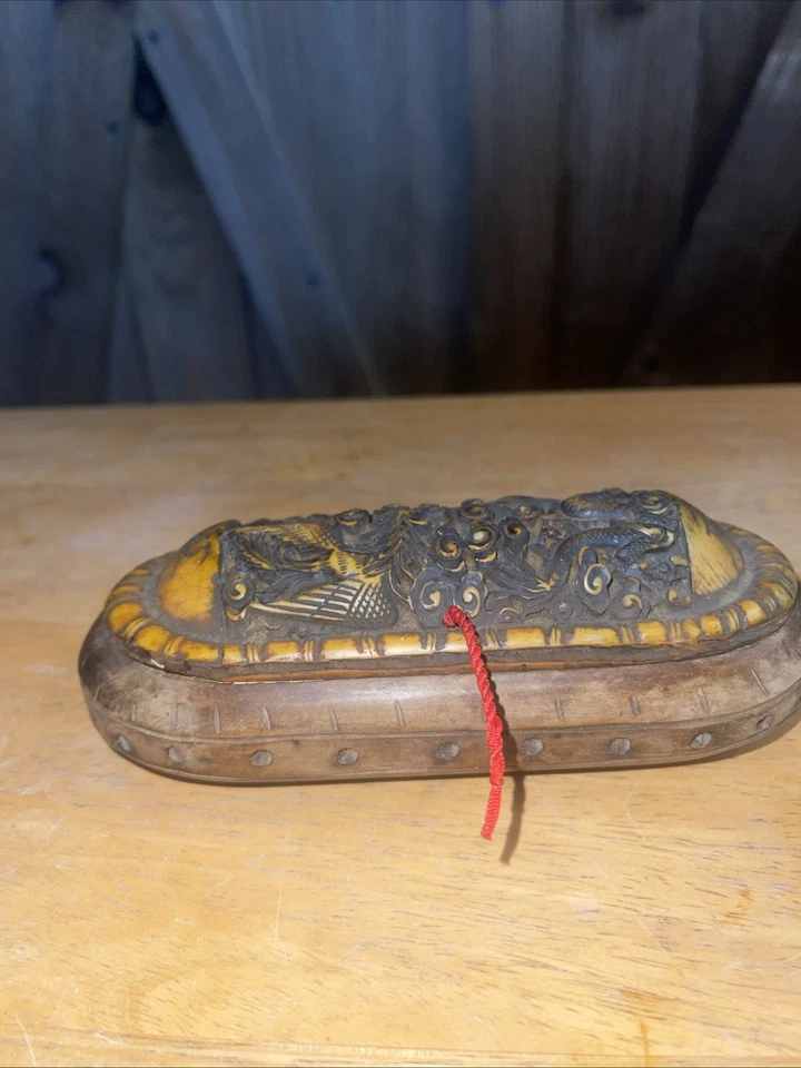 Antiguo estuche chino altamente tallado con motivo de dragón fénix Foto 2 de 4