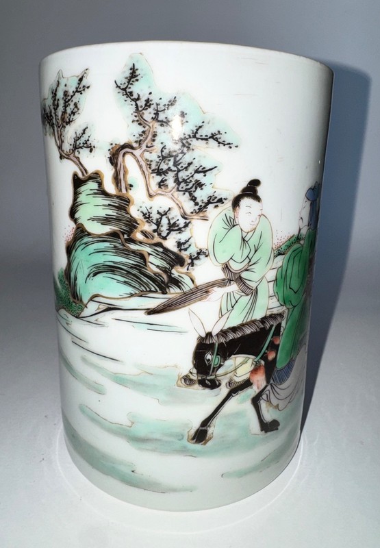 Antique Chinese Famille Rose Porcelain Brush Pot (Bitong) – Hand-Painted Scholar