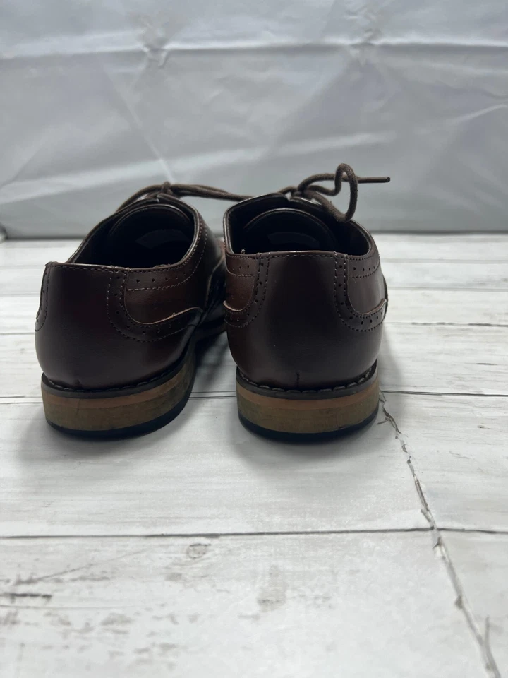 Zapato Oxford Stacy Adams Dunbar 434119-221 de cuero con cordones y punta de ala para niños talla 13,5 Foto 3 de 4