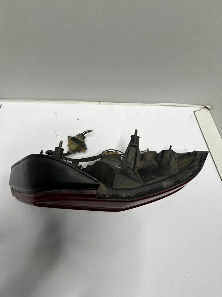 Luz trasera lateral derecha para pasajero derecho Mitsubishi Galant 1999 a 2001 OEM S5244 DG Foto 3 de 4
