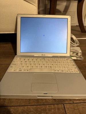 Vintage Apple iBook G3 12  2001 M6497 White   Powers On   No OS   Laptop Only
