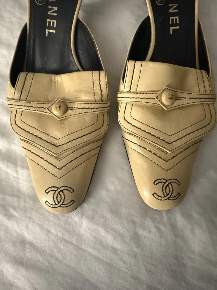 Mules vintage Chanel de cuero con lazo de gatito 35 Foto 3 de 4