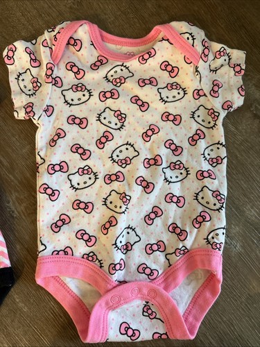 HELLO KITTY Chevron 2PC LOT/SET ONE PIECE/BODYSUIT PINK 6-9 MONTHS - Imagen 3 de 6